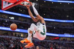 字母哥迎来三赛季高光表现，法国队球迷沸腾！的简单介绍