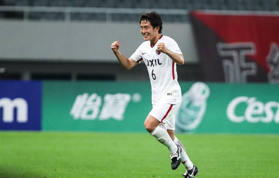 莱万多夫斯基在FPX比赛中出色防守，惊险取胜引发热议！的简单介绍